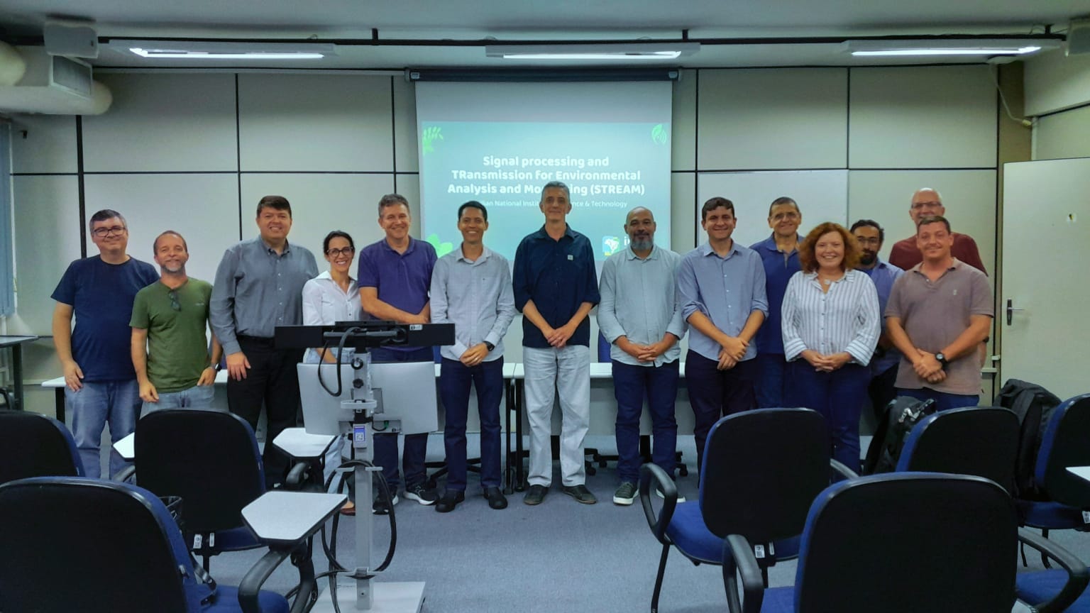 Representantes das empresas parceiras Planet, Branquinho & Ferroni Tecnologia, Hibrema e Espectro com pesquisadores do INCT STREAM na UNICAMP.